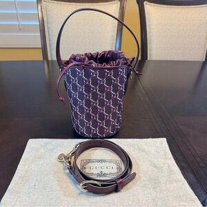 New Authentic Gucci GG Supreme Logo Shoulder Bucket Bag